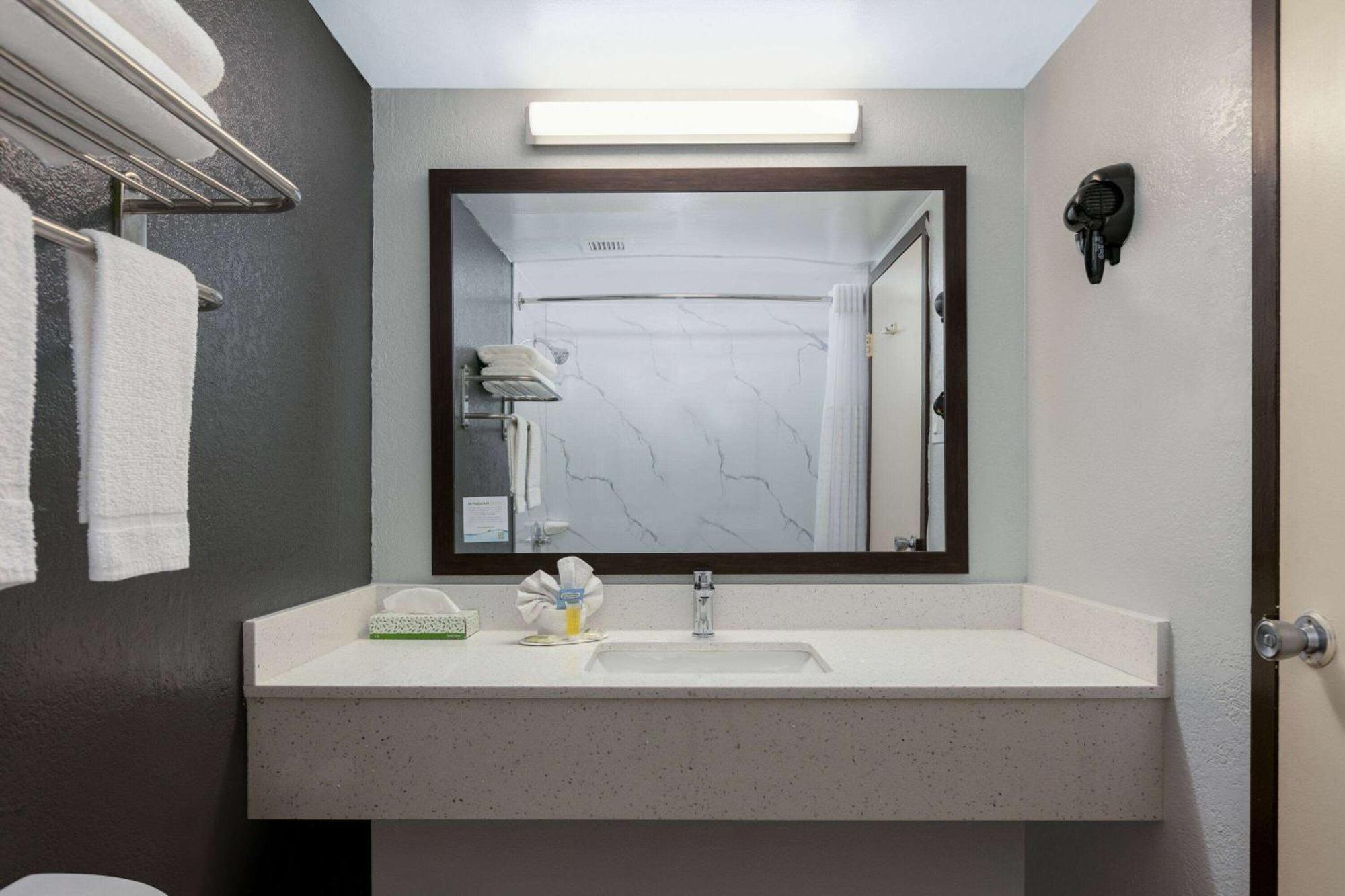 Super 8 By Wyndham Grand Prairie North Motel Ngoại thất bức ảnh