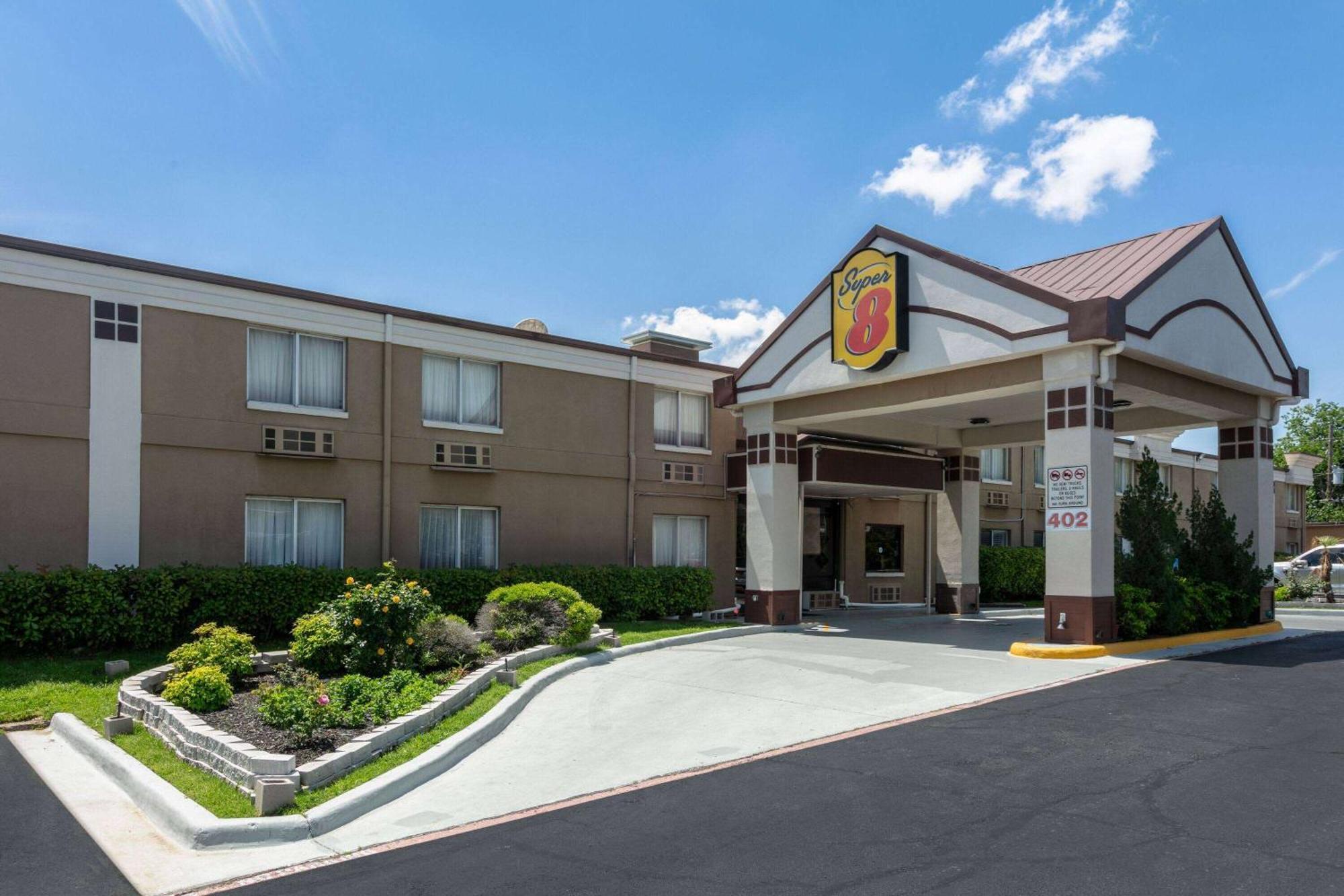 Super 8 By Wyndham Grand Prairie North Motel Ngoại thất bức ảnh